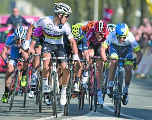 Wo sind die anderen? Sieger Michal Kwiatkowski. Foto: ap