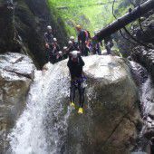 Beim Canyoning von der Strömung mitgerissen