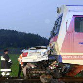 Fünf Tote nach Unfall mit Zug