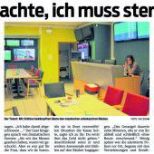 Frau direkt vor ihrer Haustüre überfallen und ausgeraubt