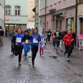 Jugendliche laufen für Waisenkinder