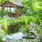 So gestalten Sie den perfekten Gartenteich