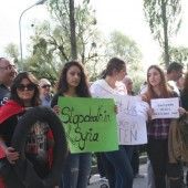 Friedliche Demo gegen IS-Terror in Syrien