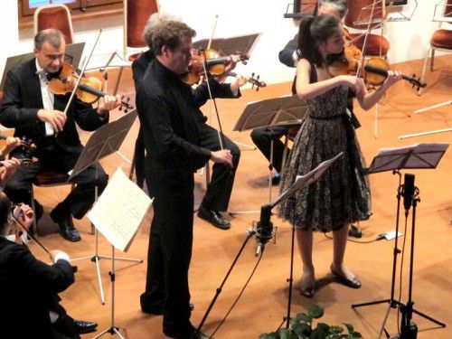 Kristóf Baráti und die junge Elisso Gogibedaschwili im Rittersaal.  