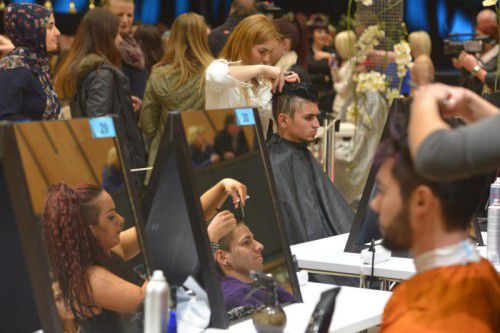 Friseuren-Wettbewerb. Viele bunte Fotos, Friseure-Wettbewerb, Friseur, Frisur