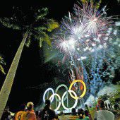 Feier und Feuerwerk für die olympischen Ringe