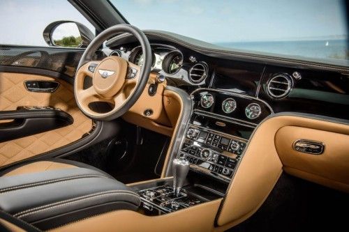Interieur: Wohnsalon für
Passagiere. Und Chauffeure.