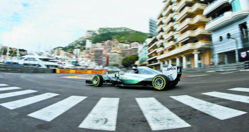Lewis Hamilton möchte in Monaco seinen Mercedes-Kollegen Nico Rosberg als Sieger ablösen, der Deutsche gewann die letzten beiden Rennen im Fürstentum. Foto: ap