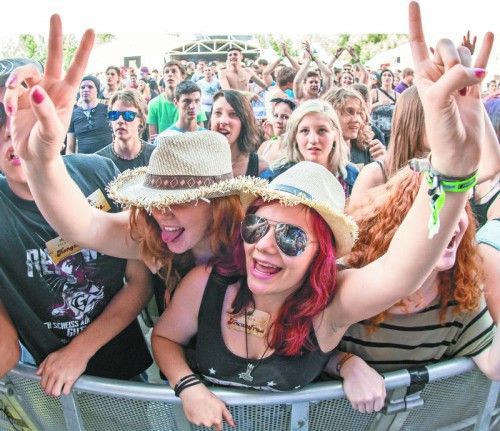 Sonne, ausgelassene Stimmung und hochkarätige Bands. So zeigt sich der perfekte Festival-Sommer, der auch in diesem Jahr einiges zu bieten hat.  Fotos: VN/Steurer, APA, AP