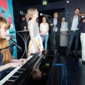 Junge machen ihre Festspiele