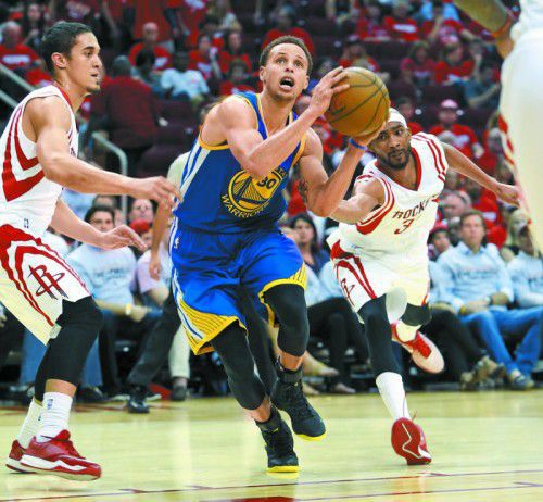 Stephen Curry führt die Warriors zum dritten Sieg. Foto: ap
