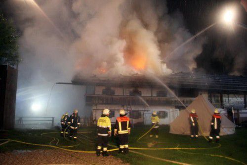 Von 47 Gästen konnten 41 aus dem Farmhaus fliehen. Foto: AP
