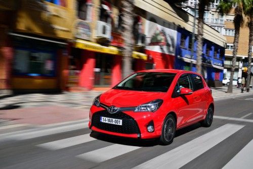 Wie sein kleiner Bruder Aygo trägt jetzt auch der Toyota Yaris ein markant-modisches Front-Design.