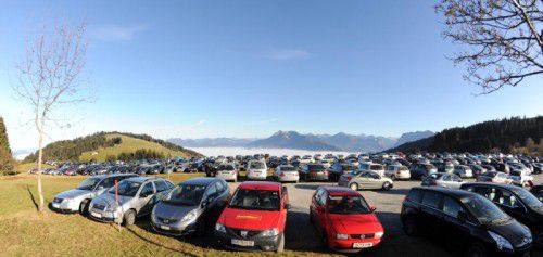 Zu den bisherigen Parkflächen direkt am Pass kommt eine weitere Teilfläche dazu. Foto: Lerch