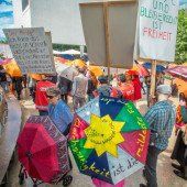 Umbrella March zum Welttag der Flüchtlinge
