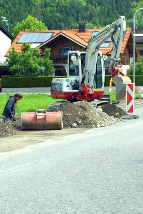 Baugerät ist derzeit in der Schmittenstraße in Bludenz im Einsatz.