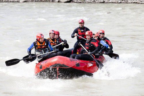 Die Vorarlberger Wasserrettung rückte am Samstag auf der Bregenzerach mit 20 Mann aus.  Foto: Symbolbild/ÖWR