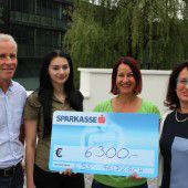 Berufsschüler sammeln 6300 Euro für Kranke
