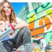 Schüler überzeugen mit bunten Graffiti-Kunstwerken