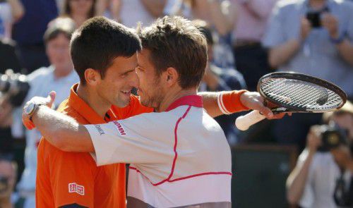 Fairer Verlierer: Novak Djokovic (links) gratulierte dem Schweizer Sieger Stan Wawrinka nach dem Match zu seinem Titelgewinn. Foto: reuters