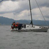 Segelboot auf Sandbank aufgelaufen