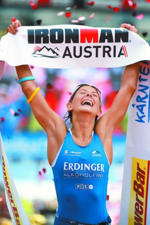 Glücklich über den Ironman-Triumph: Eva Wutti. Foto: gepa