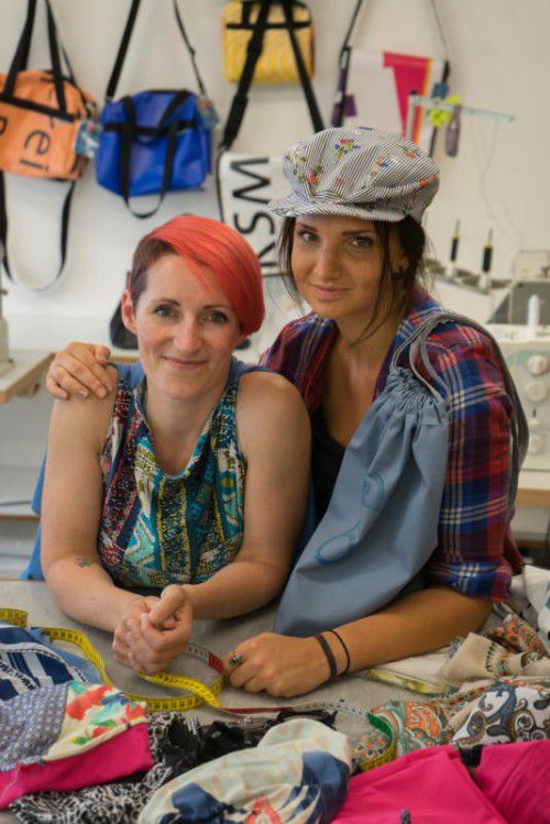 Haben eine Hand für Stoff: Sabrina Vogel (l.) und Anni aus Estland.