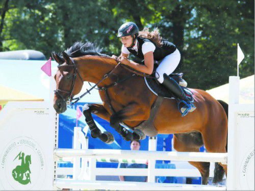 Jessica Vonach war in Dornbirn mit ihren Pferden fehlerfrei und schnell unterwegs. Foto: Luggi Knobel