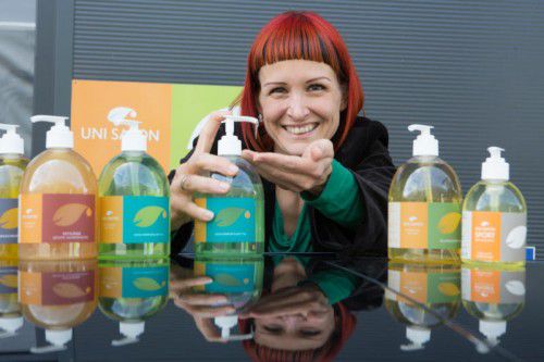 Marion Reichart setzt mit „Uni Sapon“ auf biologisch abbaubare Reiniger aus regionalen Rohstoffen. Foto: VN/Hartinger