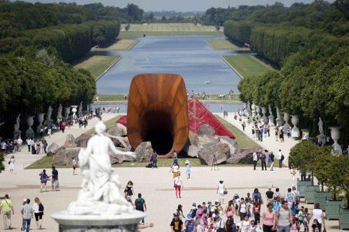 Skulptur von Anish Kapoor im Garten von Versailles. Reuters