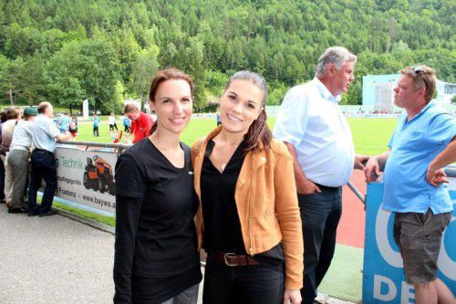 Sparkasse-Ladys Kathrin Mair und Natalie Brunner. Moosbrugger/2