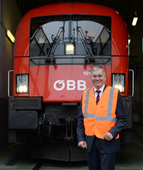 Verkehrsminister Alois Stöger (SPÖ) will noch mehr Bahn und dafür auch die Arlbergstrecke ausbauen. Ab wann, weiß er aber noch nicht. APA