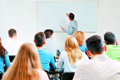 Vor allem für Marketing und Verkaufstrainings geben die Unternehmen Geld aus.