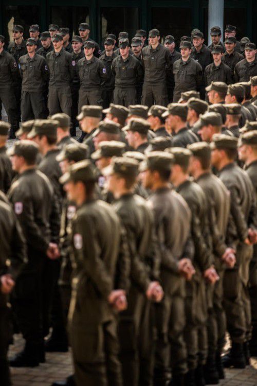 Appell in der Walgaukaserne. Die Jägerkompanie soll nun durch eine Milizkompanie ersetzt werden. Landespolitiker laufen Sturm. VN/STEURER