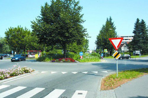 Bäumle-Kreisverkehr wird nachts zur Rennstrecke, mahnen Bürger.