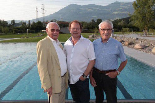 Bgm. Florian Kasseroler (M.) mit Kurt Kraft (l.) und Bruno Hummer.