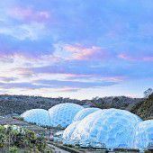Gigantische Glashäuser beim Eden-Project