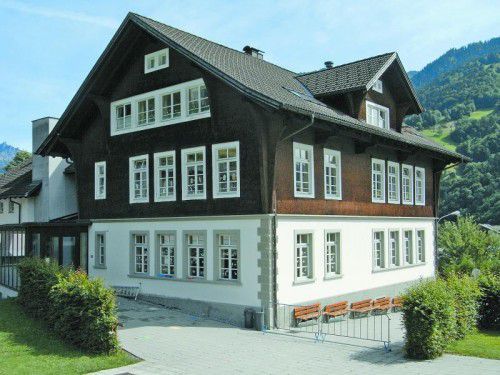 Das Gebäude, in dem sich unsere Schule befindet, war ursprünglich die Volksschule und ist im Kern schon über 80 Jahre alt.
