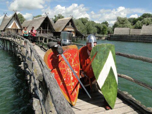 Das Museumsfest am Sonntag bildet den Auftakt zum Familien-Ferienprogramm „Archae X“-Tage in den Bodensee-Pfahlbauten vom 2. bis 16. August.