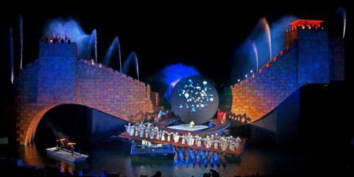 Das „Turandot“-Finale wirkt auf den ersten Blick wie ein Zugeständnis an das Spektakel. Unter der Oberfläche verbirgt sich eine Fragestellung. 