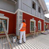 Bludenzer Bahnhof bekennt Farbe
