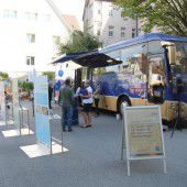 20-Euro-Banknote mit dem Euro-Bus auf Tour