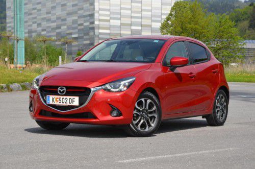 Der neue Mazda2 leistet sich praktisch keine Schwächen. Ein fesches Design und mehr Platz im Innenraum überzeugen.