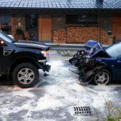 Autos krachen in Lech frontal ineinander
