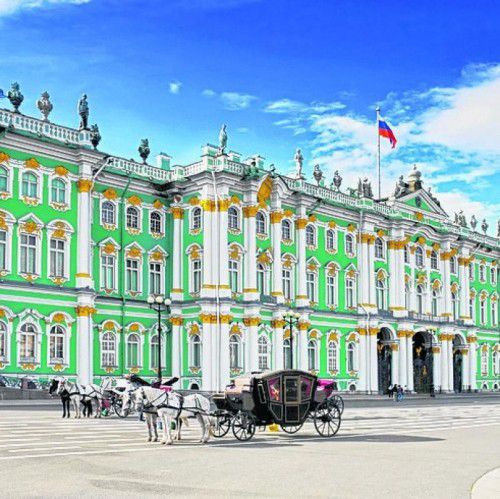 Der Winterpalast grenzt direkt an den Schlossplatz.