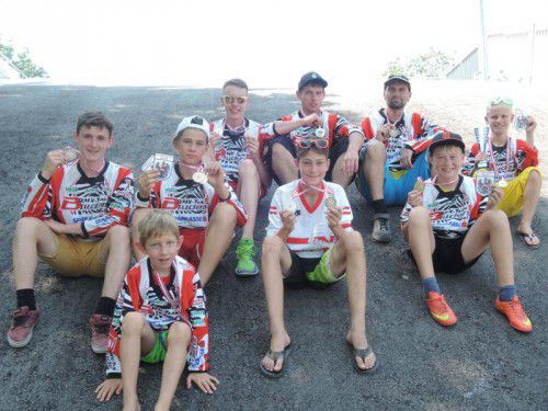 Die Bludenzer Medaillengewinner (v. l.): Jan Jäger, Felix Mähr, Frederick Ender, Maximilian Hugl, André Dutzcak, Sebastian Tschugmell, Christian Jäger, Matthias Kaufmann und Bjarne Schedler. Foto: Privat
