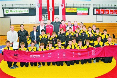 Die Ringer des KSK Klaus holten sich zum vierten Mal in Serie die Gesamtsiege im österreichischen Vereins- und im Jugendcup. Foto: Privat