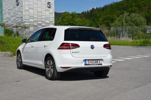 Eindruck: Überzeugende Alltagstauglichkeit. VW verzichtet auf Experimente und verbaut den E-Antrieb im millionenfach erprobten Kompakt-Modell Golf. Die Reichweite ist mit 190 Kilometer okay. Mehr wäre freilich wünschenswert.