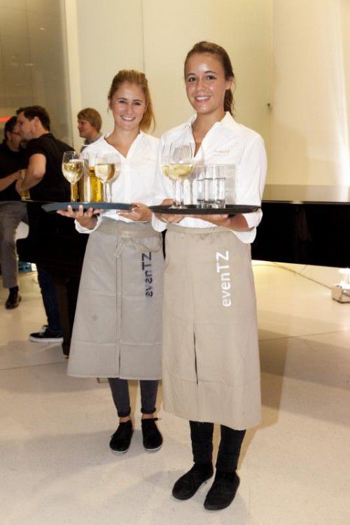 Empfingen die Gäste: Paulina Matt (l.) und Laura Mathis.