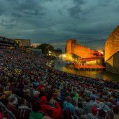 „Turandot“-Premiere auf dem See konnte trotz leichten Regens stattfinden